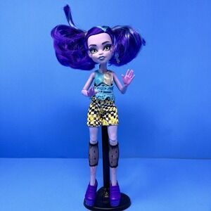 Monster High Twyla G3 Skulltimate Secrets Garden Mysteries Doll Mattel Figure